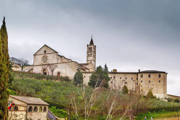 Basilica Saint Clare Kirkko Assisissa Italiassa — kuvapankkivalokuva