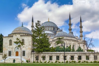 Süleyman Camii, İstanbul 'un Üçüncü Tepesi' nde bulunan Osmanlı İmparatorluk Camii. Şehrin en büyük camii ve İstanbul 'un en tanınmış camilerinden biridir..