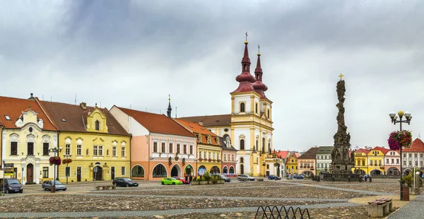 Kostel Povýšení Kříže Sloup Nejsvětější Trojice Hlavním Náměstí Kadanu Česká — Stock fotografie