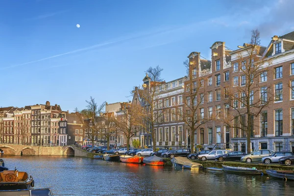 Vista Del Canal Ámsterdam Con Casas Históricas Barco Países Bajos — Foto de Stock