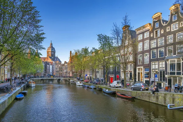 Vista Del Canal Con Basílica San Nicolás Amsterdam Países Bajos —  Fotos de Stock