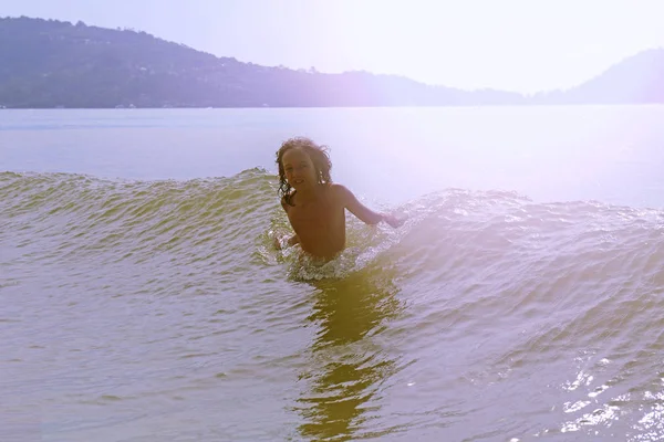 Adolescente Una Ola Mar Niño Mar Agua — Foto de Stock