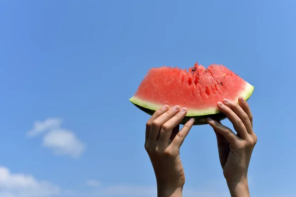 Watermelon Hands Blue Sky Clouds Piece Watermelon — Stock Photo, Image