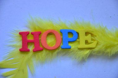 soyut arkaplanda umut kelimesi