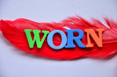 Soyut renkli arkaplanda kelime tüyü