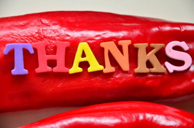 Beyaz arka planda kırmızı kalple yazdığınız için teşekkürler.