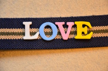 Ahşap arka plan üzerinde kelimesini seviyorum