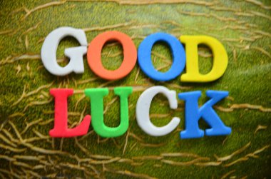 soyut arkaplanda sev sözcüğü