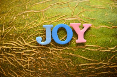 Mutlu kelimesi soyut yazıldı