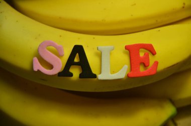 renkli arka plan üzerinde kelime satış