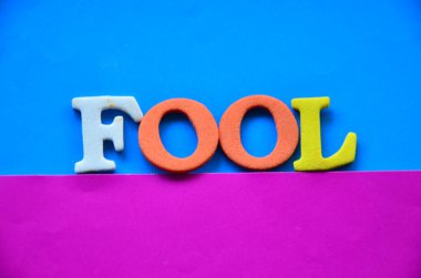 Renkli soyut sözcüğü nisan ayında