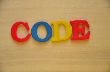 Tahta bir blokta kelime kodu