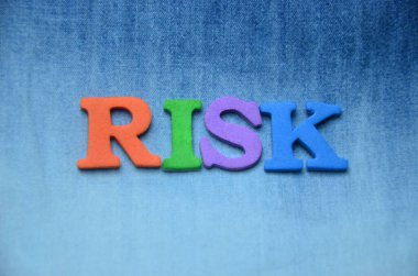 Tahta Blokta Risk Sözcüğü
