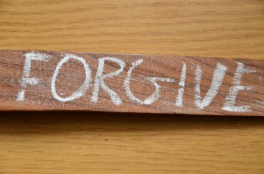 Masadaki tahta tabela..