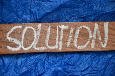 Tahta masadaki kelime çözümü.