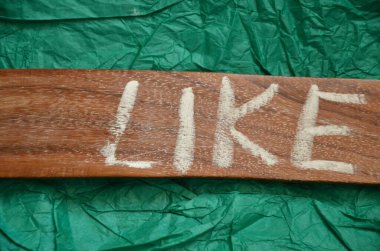 renkli bir arka plan üzerinde kelime aşk