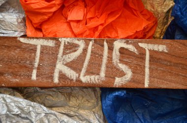 Kelime yazma metni beni tutuyor. Doğru yerde ve doğru olmayan biri için iş kavramı..