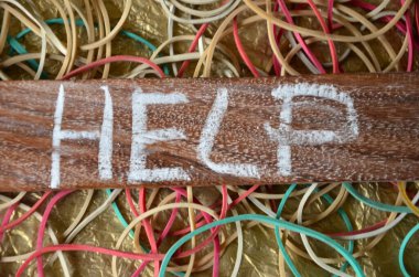 kelime yardımı soyut bir arkaplanda yazıldı