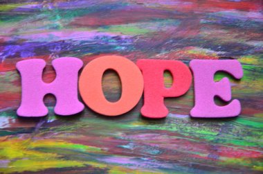 soyut arkaplanda umut kelimesi