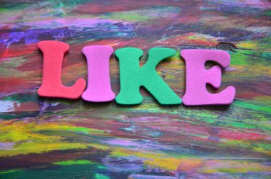 Bir grup insanın iş fotoğrafında ya da bir grup insanın hoşlandığı ve arkadaş olduğu bir metin yazmak gibi.