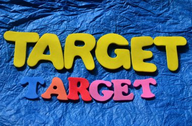 soyut bir arkaplanda hedef kelimesi