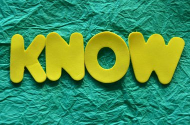 kelime soyut renkli arka plan üzerinde biliyorum