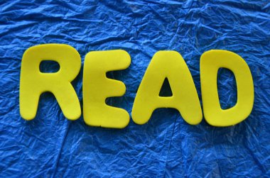 bir kitaptan okunan kelime.