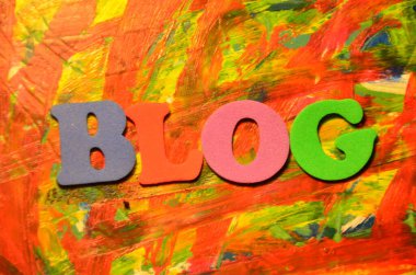 Renkli arkaplan üzerine kelime blogu özeti