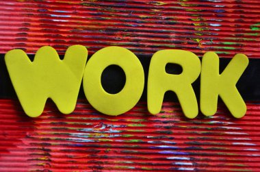 Soyut renkli bir arkaplanda sözcük sert