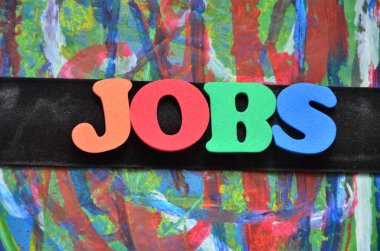 Kelime yazma işleri. İş yerinde iş için maaş verilen bir işi gösteren bir fotoğraf.