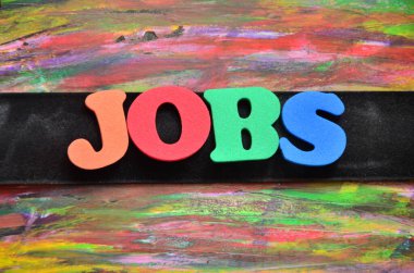 Renkli bir arkaplanda metin