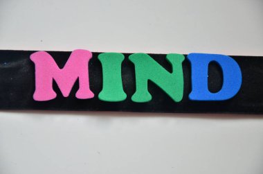 bir soyut aklında kelime