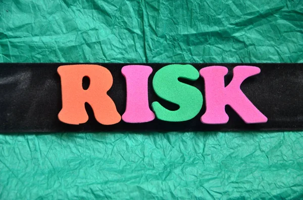 Soyut arkaplanda risk sözcüğü