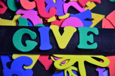 soyut renkli sözcüğü ver