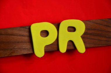 Soyut ahşap bir arkaplanda kelime tanımı