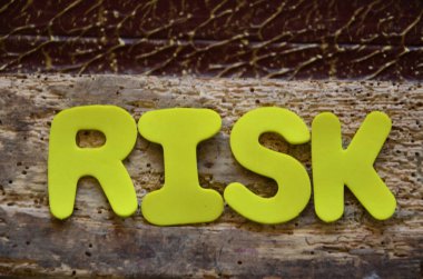 Soyut arkaplanda risk sözcüğü