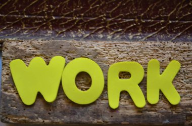 Ahşap arka plan üzerine çalışma sözcüğü