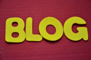 Beyaz bir arka plan üzerinde kelime blog