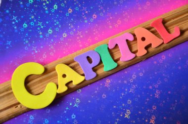 Kelime yazma sermayesi. Sermaye veya sermaye devleti için iş kavramı genellikle şirkette bulunur..