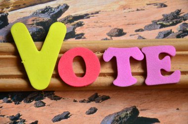 soyut renkli arkaplanda kelime oyunu