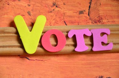 Soyut sözcüğe oy verin