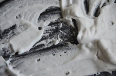 Siyah ve beyaz arka planda