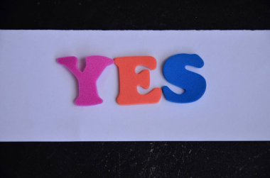 Evet beyaz bir arka plan üzerinde kelime