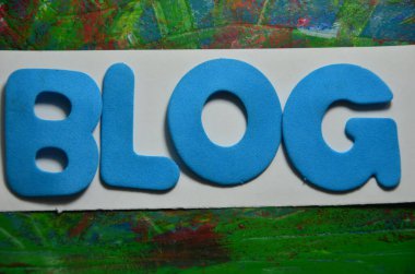 renkli bir arka plan üzerinde kelime blog