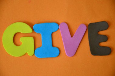 Renkli ahşap arka planda sözcük ver