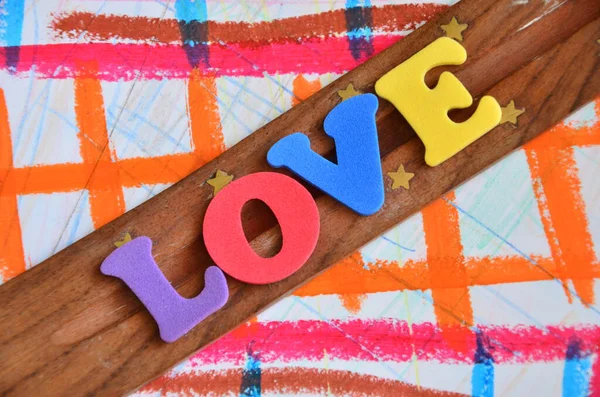 renkli arka plan üzerinde kelime aşk