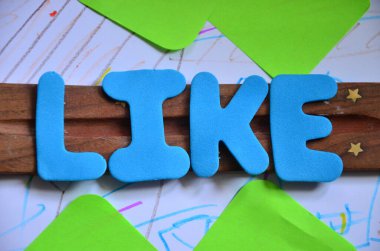 Kelime yazmak gibi. İş fotoğrafında önemli bir kâğıdın olduğu gibi bir şey gösteriliyor.