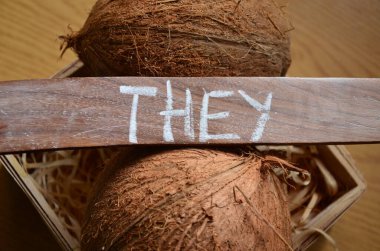 Hindistan cevizi işaretli hindistan cevizi ve metin