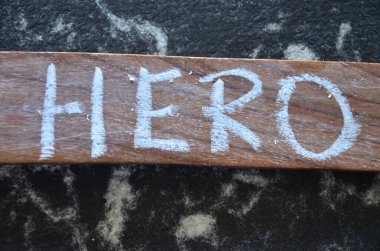 Tahtaya yazılmış bir kelime.