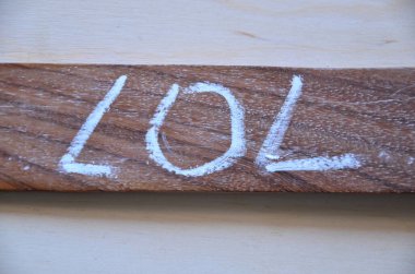 Tahta bir arka planda 